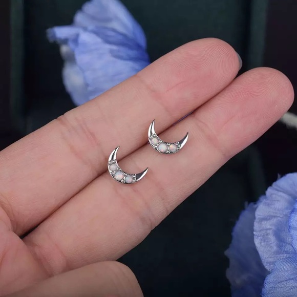 High Quality Rainbow Opal Studs Earrings - Silver/Gold (A Pair) - Picture 1 of 4